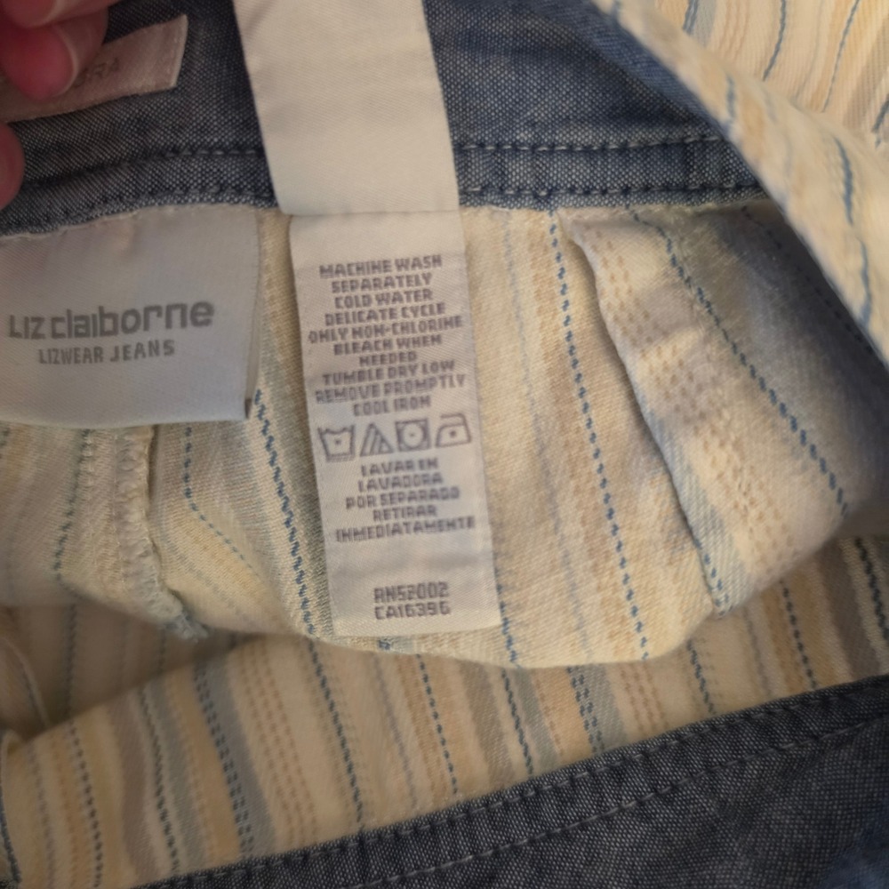 Liz Claiborne Jeans 100% Cotton Audra Pinstripe Bermuda Shorts Size 8 GC - Picture 8 of 8